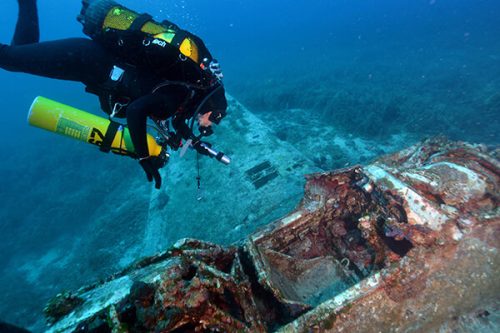 Ronioc iznad Olupine aviona u podmorju
